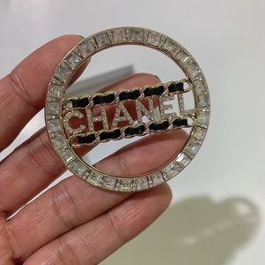Chanel brooch, read carefully..!